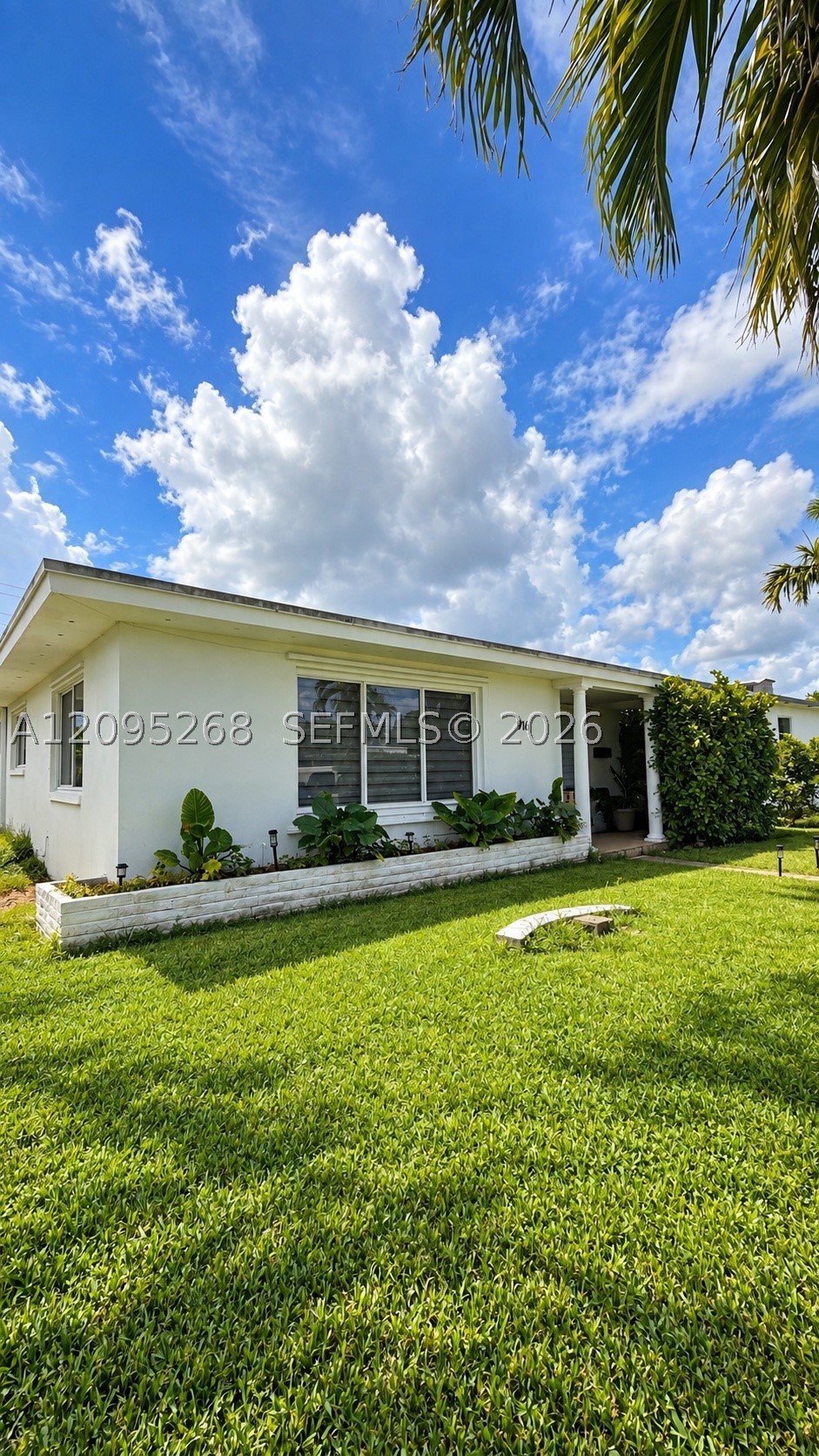 916 NE 10th St, Hallandale Beach FL 33009