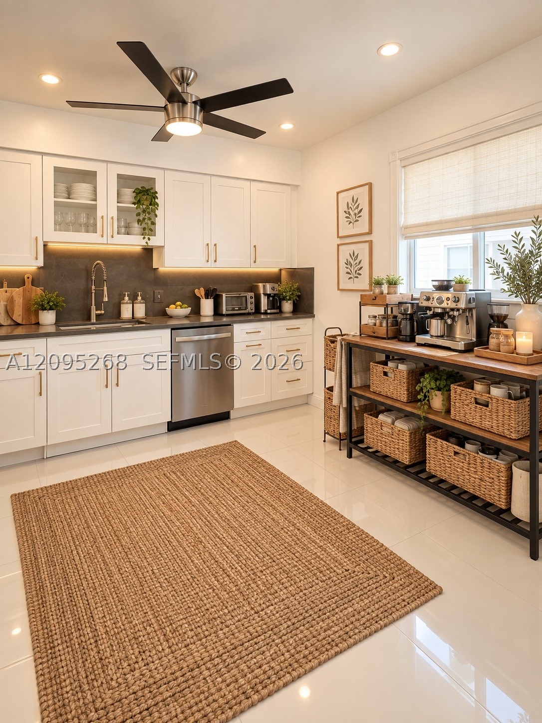 916 NE 10th St, Hallandale Beach FL 33009