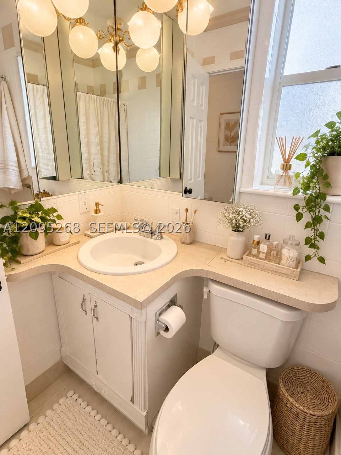 916 NE 10th St, Hallandale Beach FL 33009
