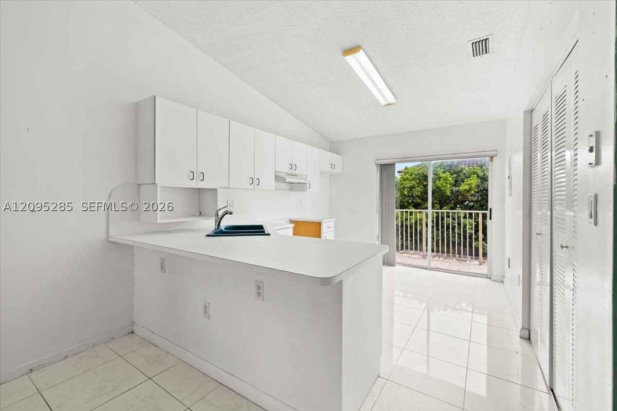 3554 W 80th St #202, Hialeah FL 33018