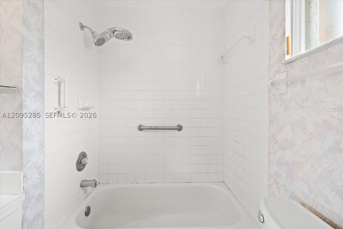3554 W 80th St #202, Hialeah FL 33018