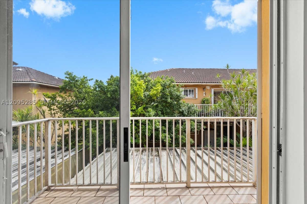 3554 W 80th St #202, Hialeah FL 33018