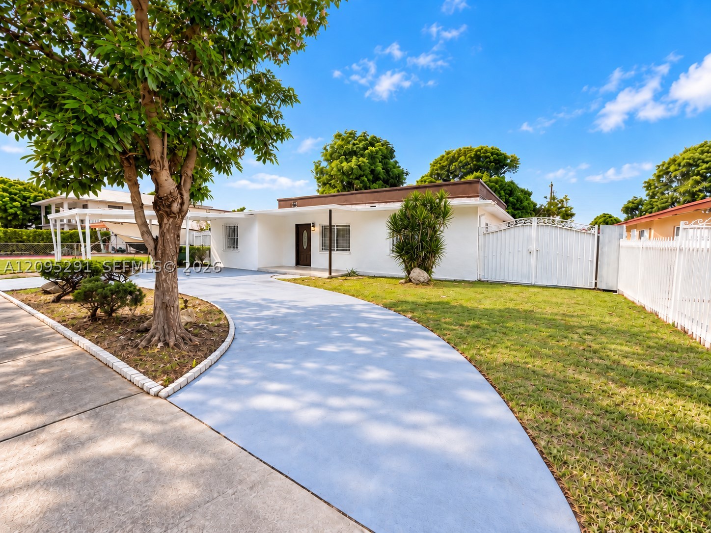 951 E 18th St, Hialeah FL 33013
