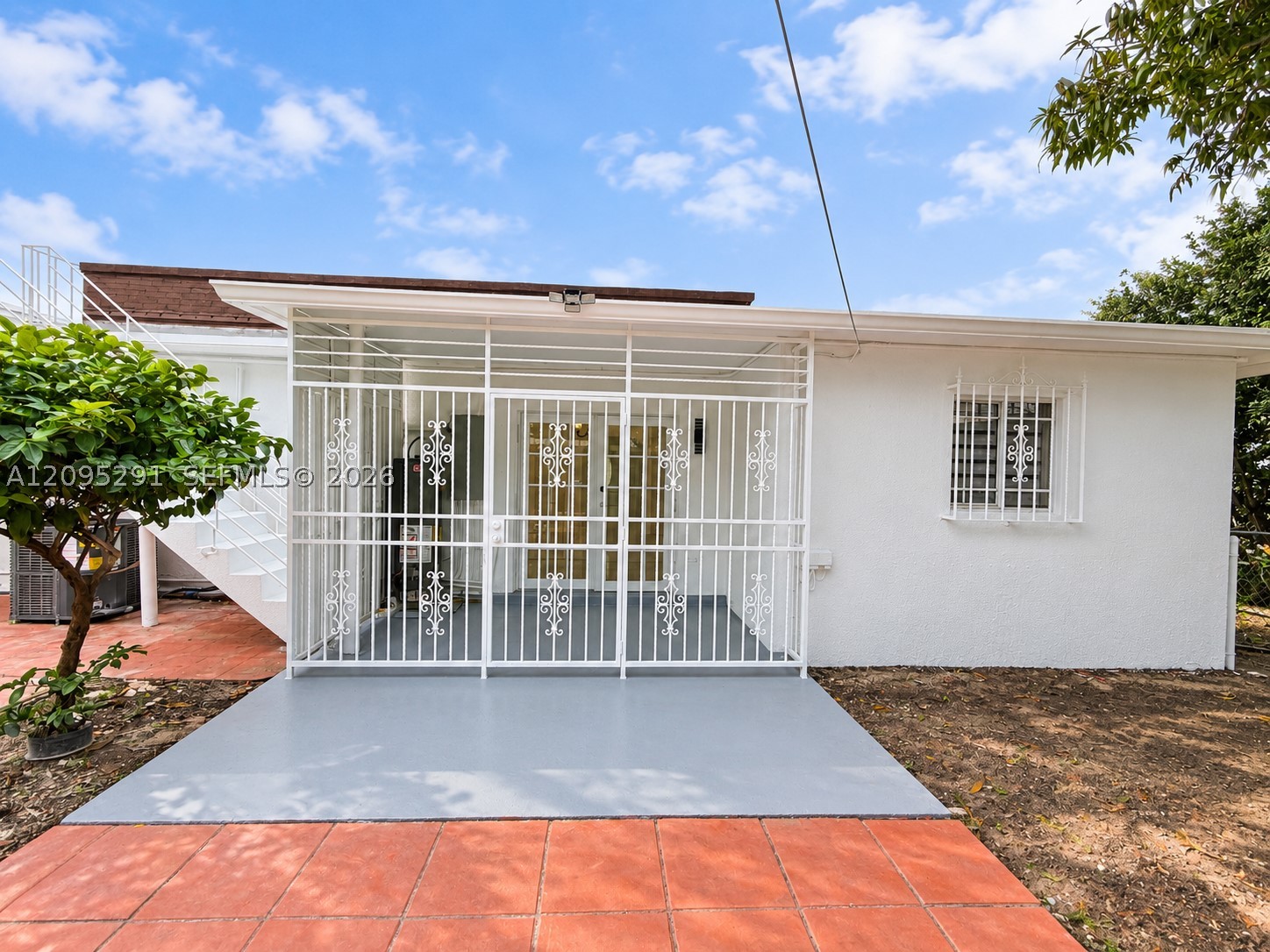 951 E 18th St, Hialeah FL 33013