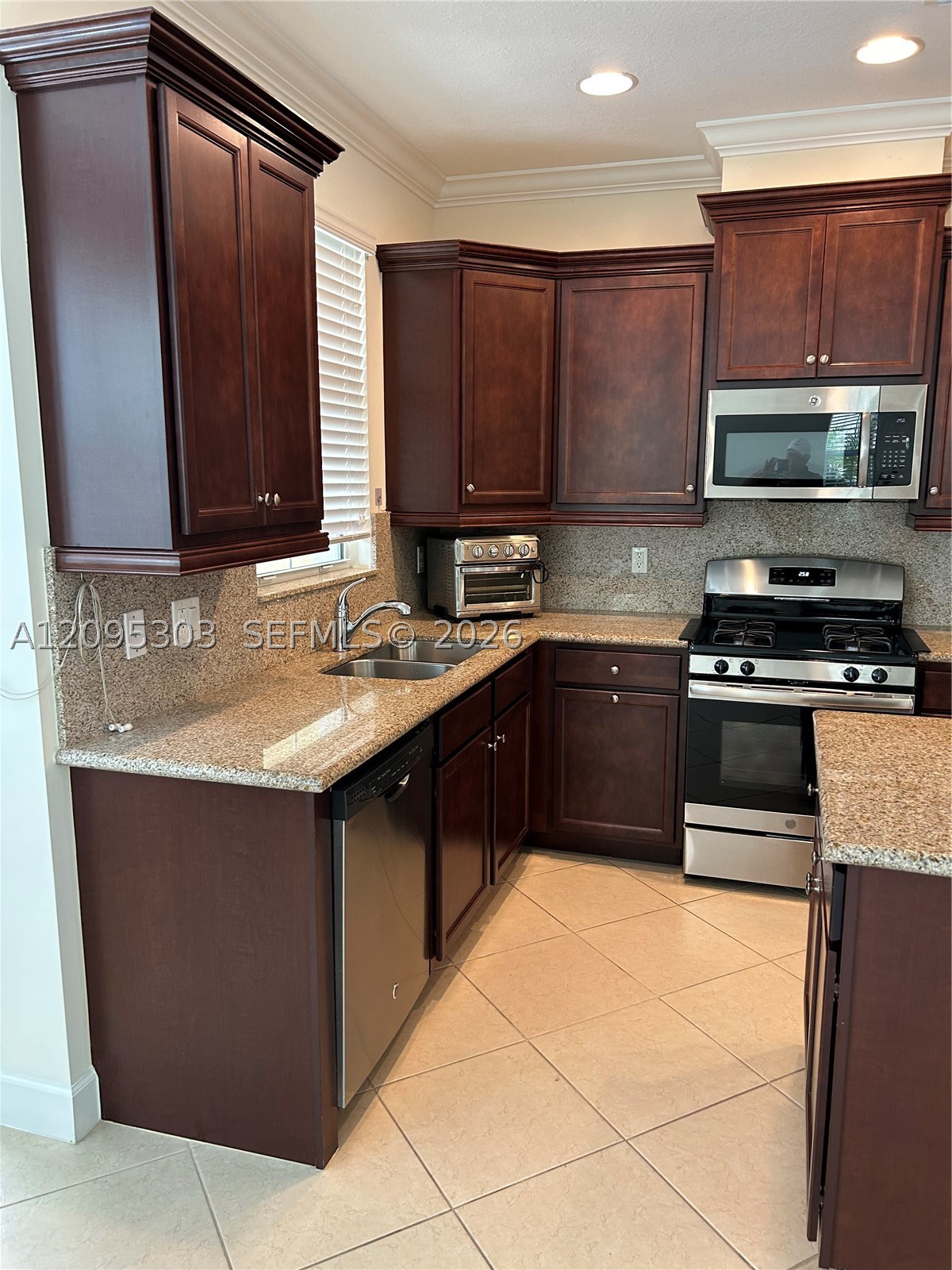 2979 NW 124th Way, Sunrise FL 33323