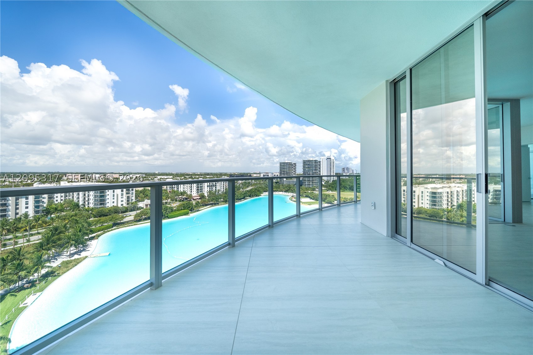 2411 LAGUNA CIRCLE #906, North Miami Beach FL 33181