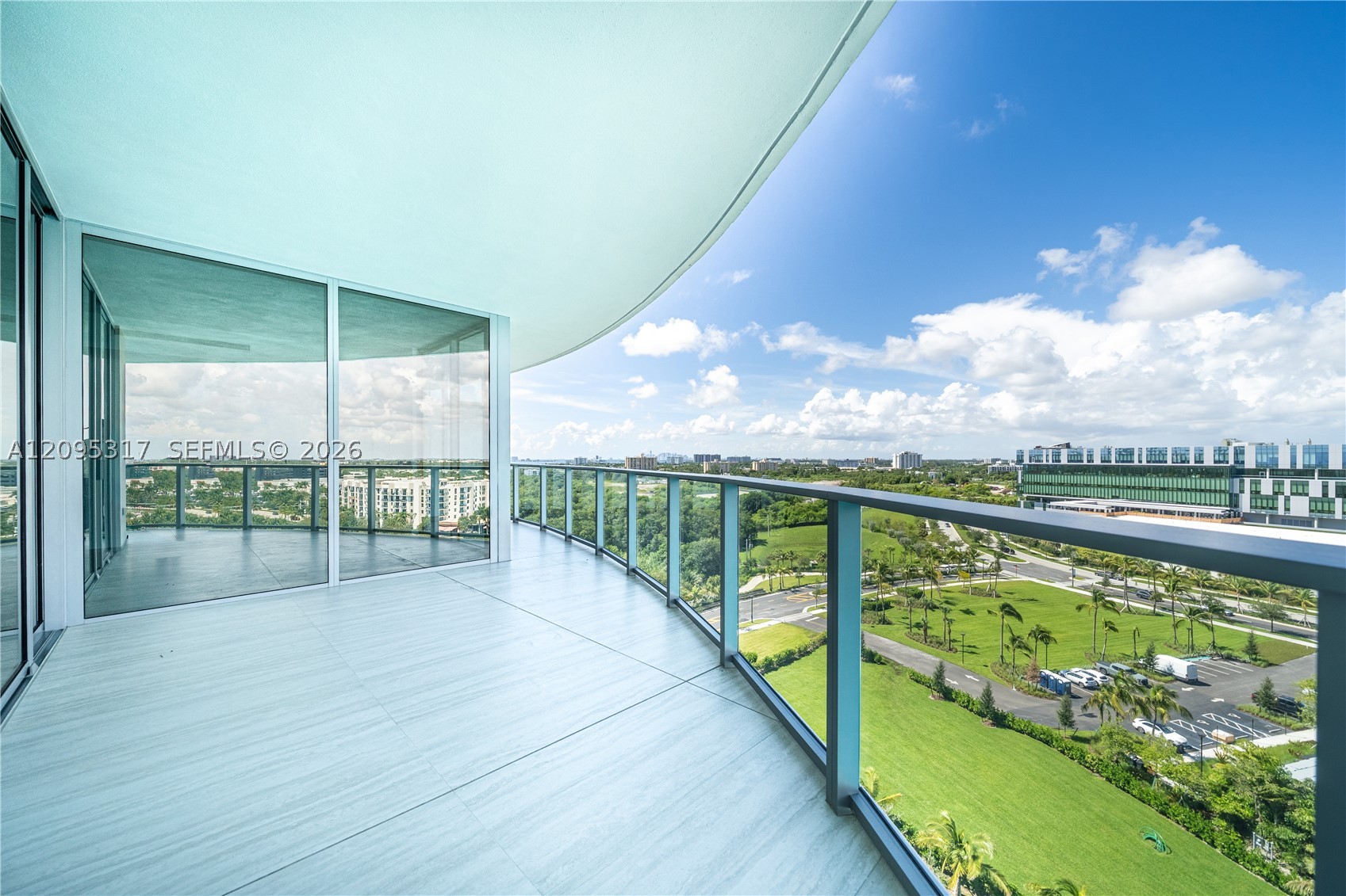 2411 LAGUNA CIRCLE #906, North Miami Beach FL 33181