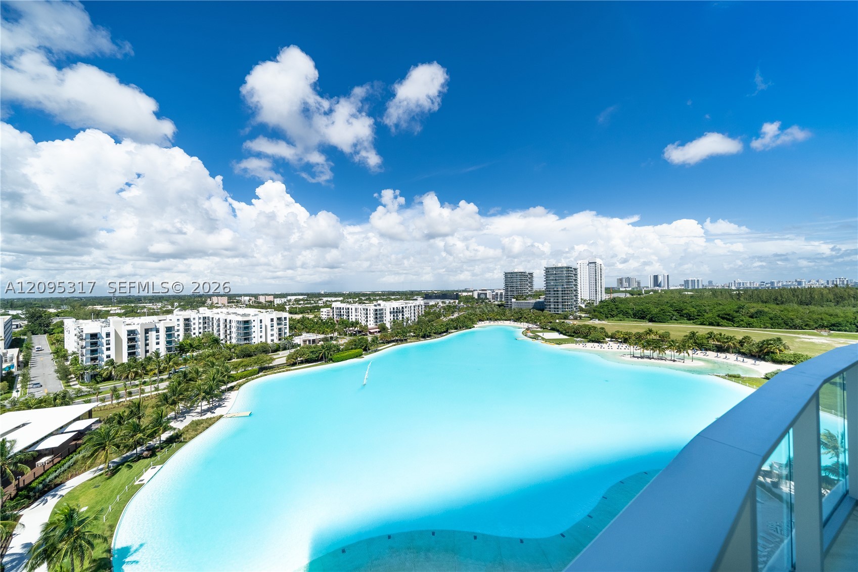 2411 LAGUNA CIRCLE #906, North Miami Beach FL 33181
