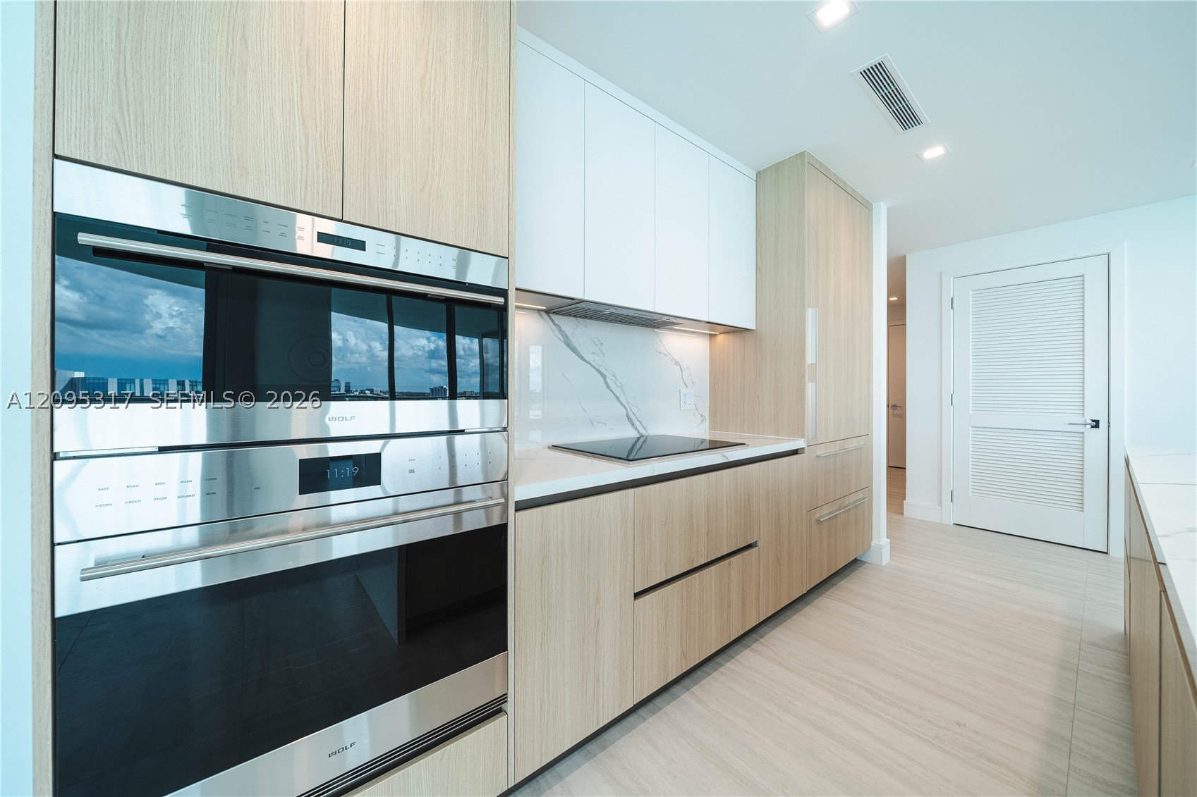 2411 LAGUNA CIRCLE #906, North Miami Beach FL 33181