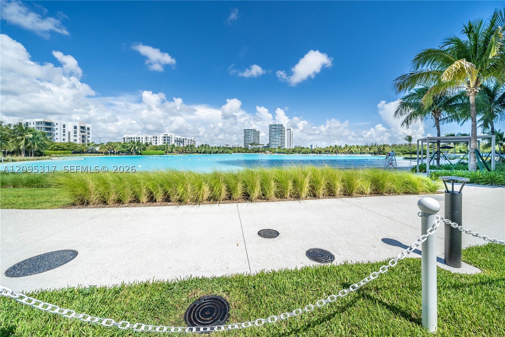 2411 LAGUNA CIRCLE #906, North Miami Beach FL 33181