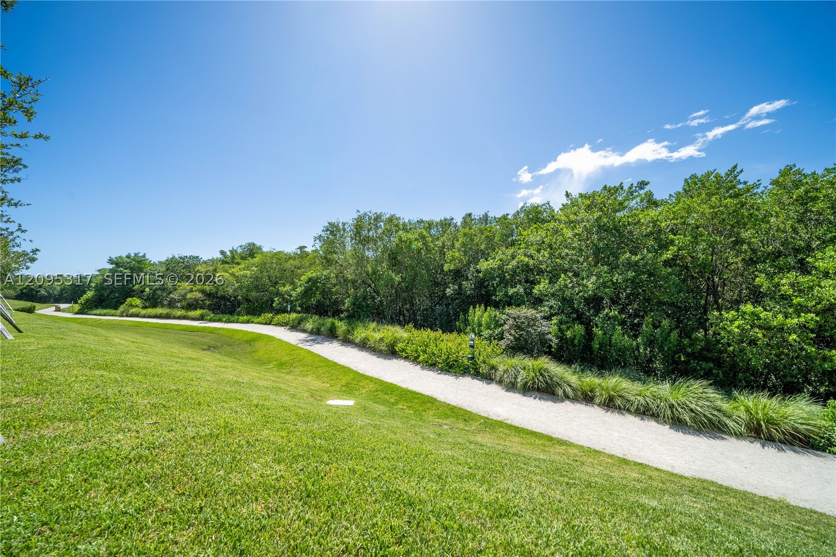 2411 LAGUNA CIRCLE #906, North Miami Beach FL 33181