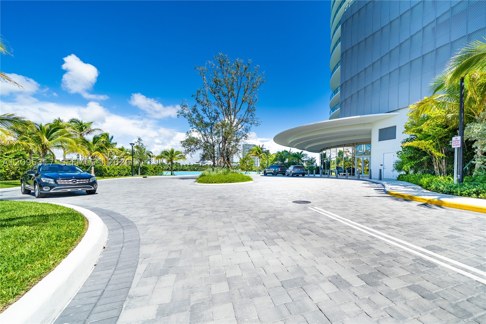2411 LAGUNA CIRCLE #906, North Miami Beach FL 33181