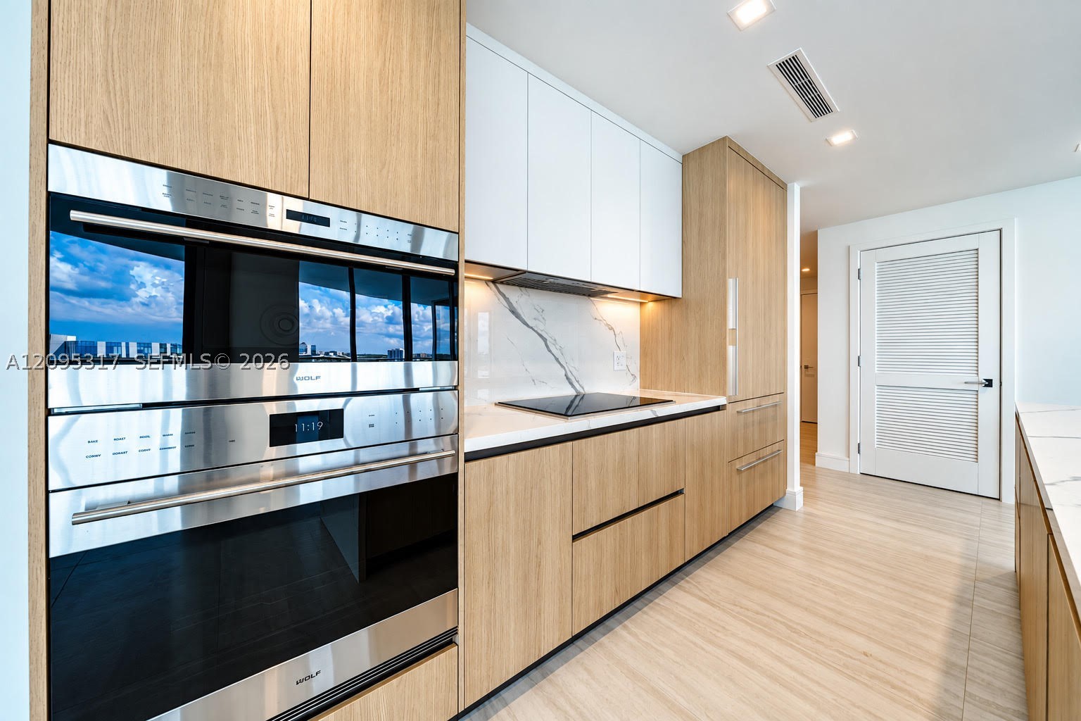 2411 LAGUNA CIRCLE #906, North Miami Beach FL 33181