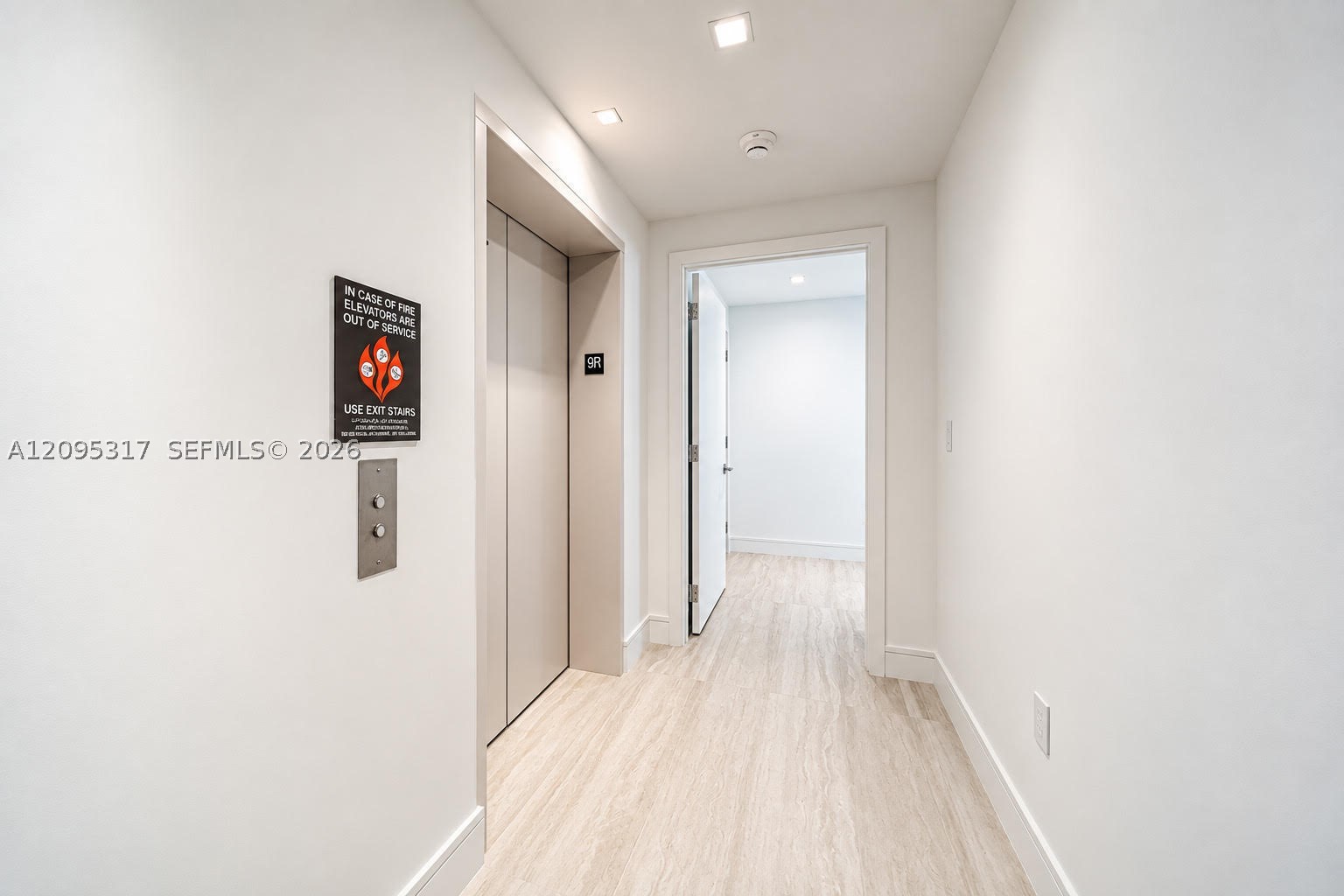 2411 LAGUNA CIRCLE #906, North Miami Beach FL 33181
