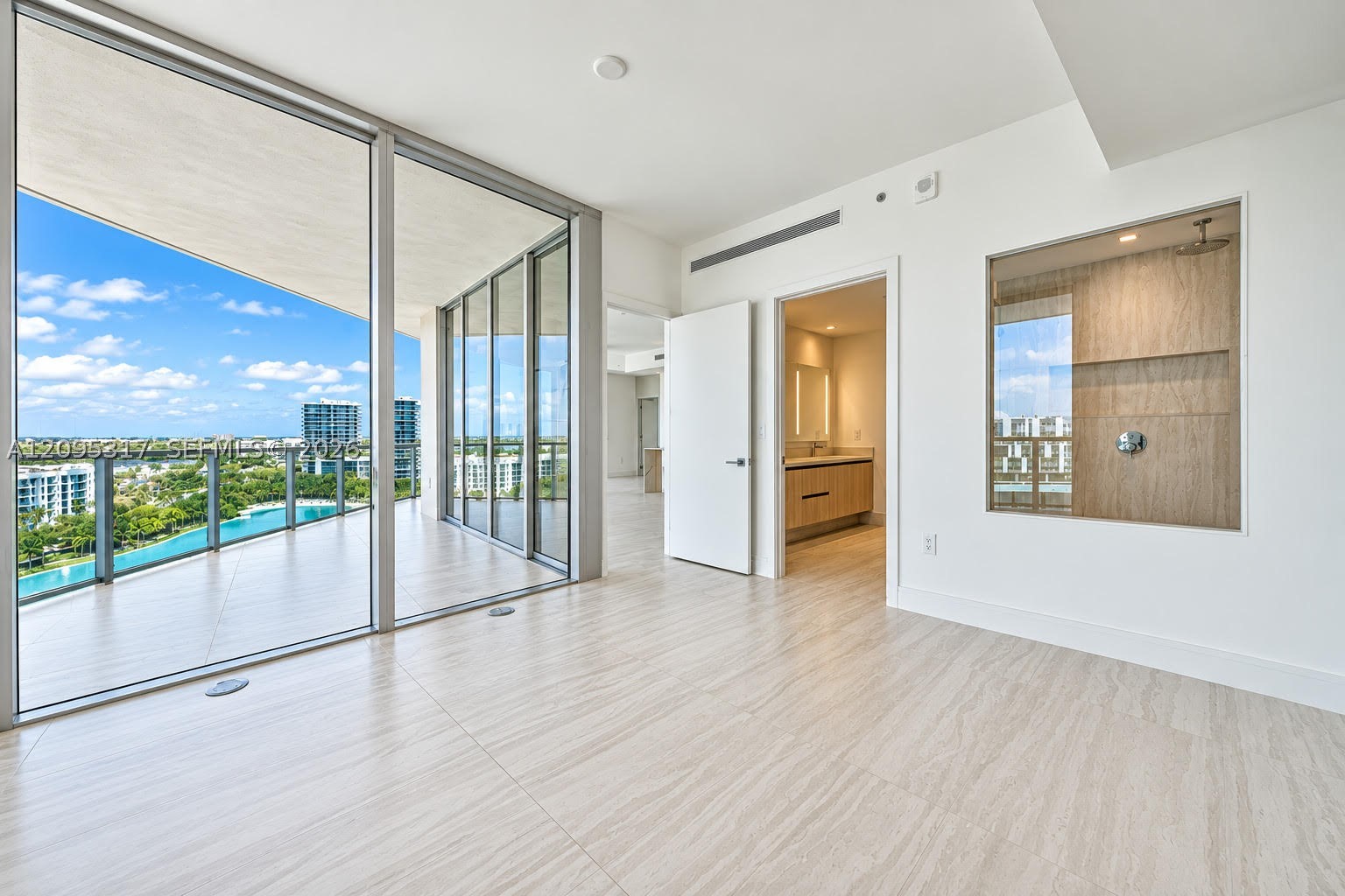 2411 LAGUNA CIRCLE #906, North Miami Beach FL 33181