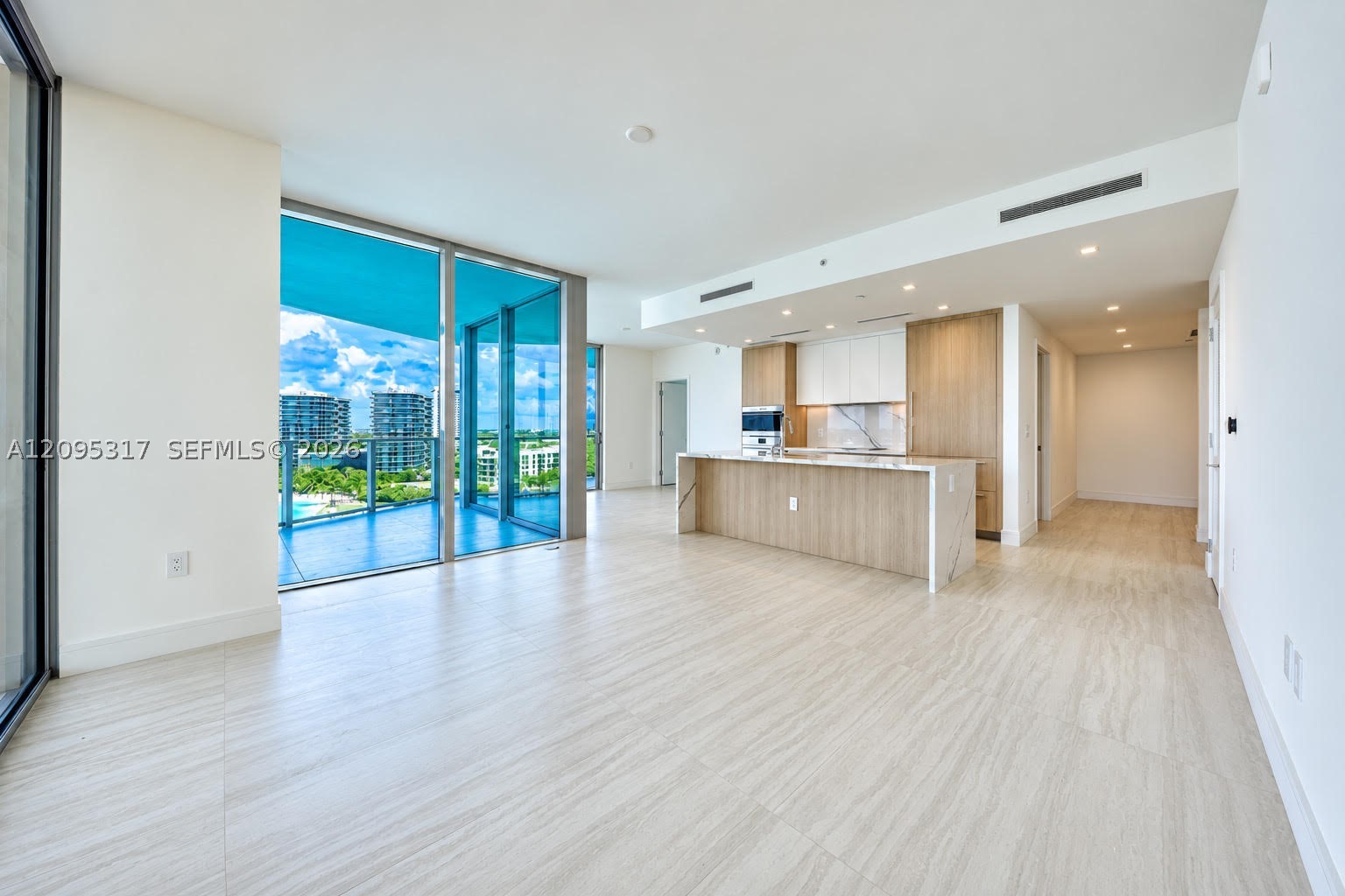 2411 LAGUNA CIRCLE #906, North Miami Beach FL 33181