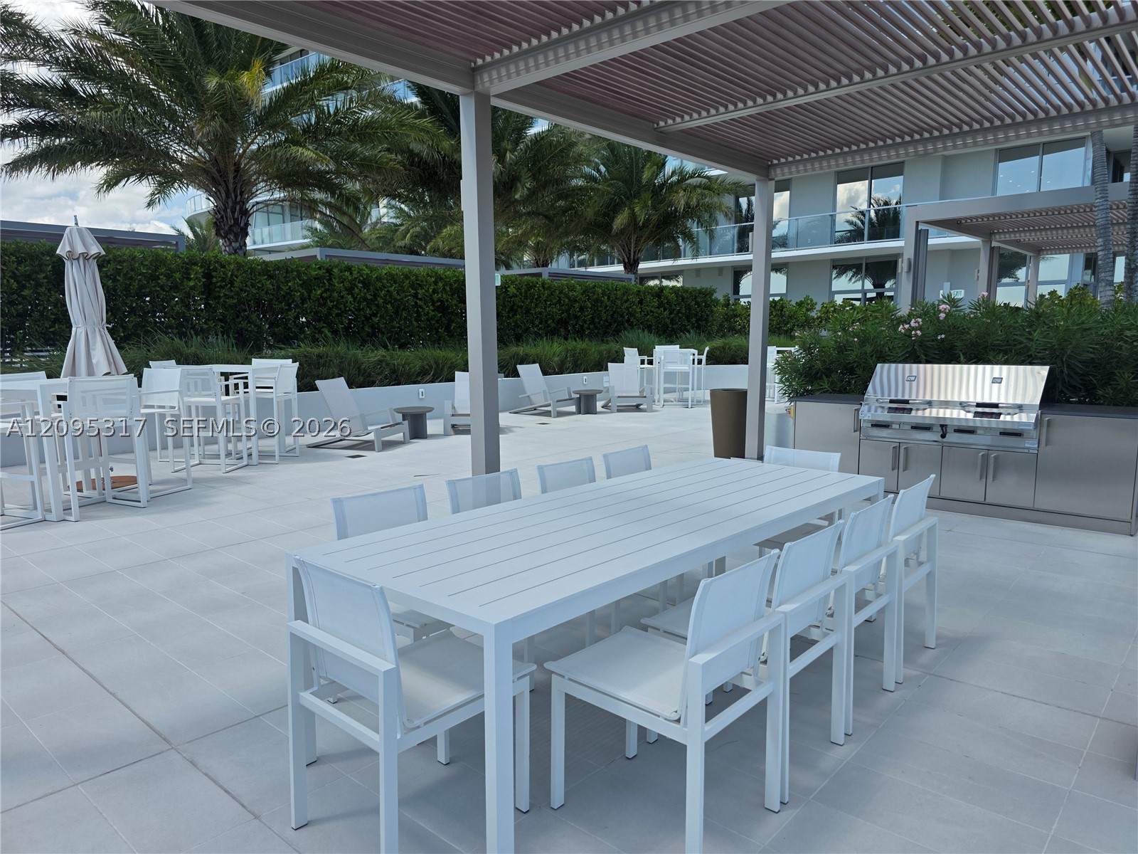 2411 LAGUNA CIRCLE #906, North Miami Beach FL 33181