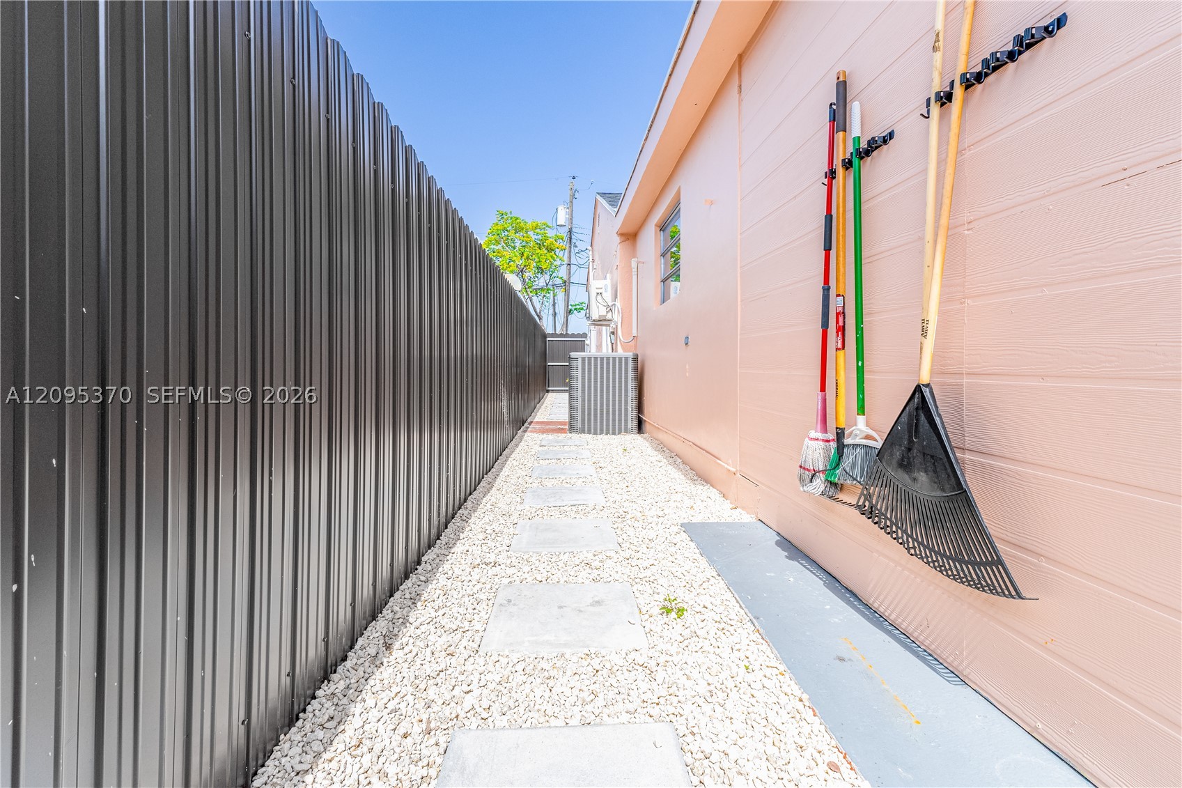 550 NW 43rd Pl, Miami FL 33126