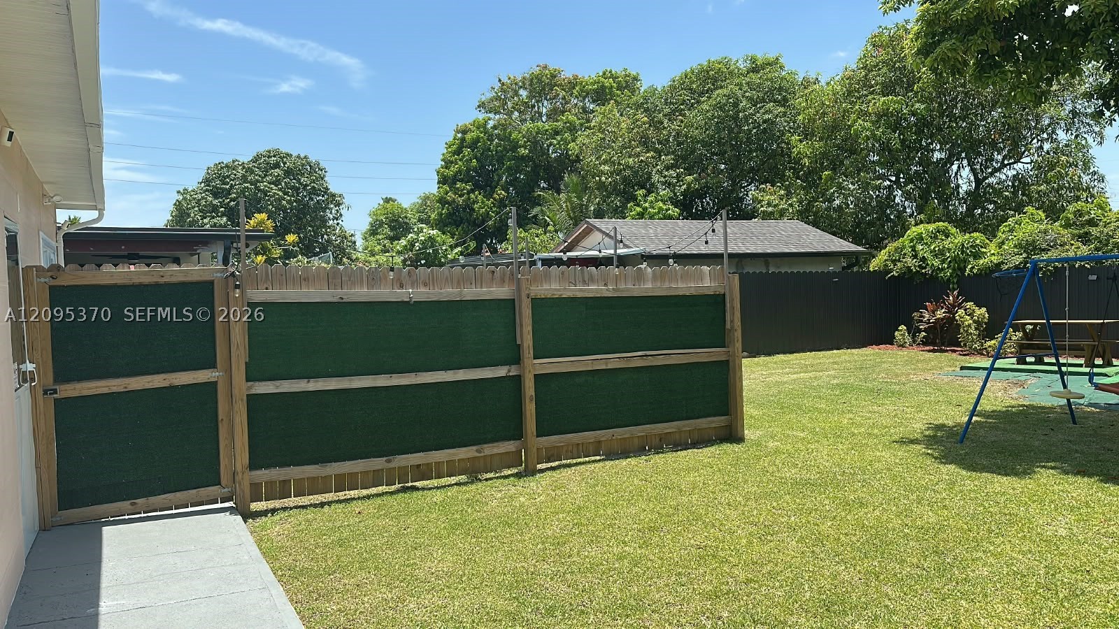 550 NW 43rd Pl, Miami FL 33126