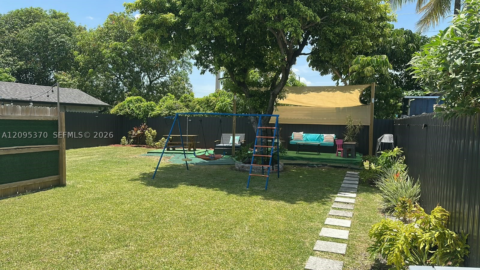550 NW 43rd Pl, Miami FL 33126