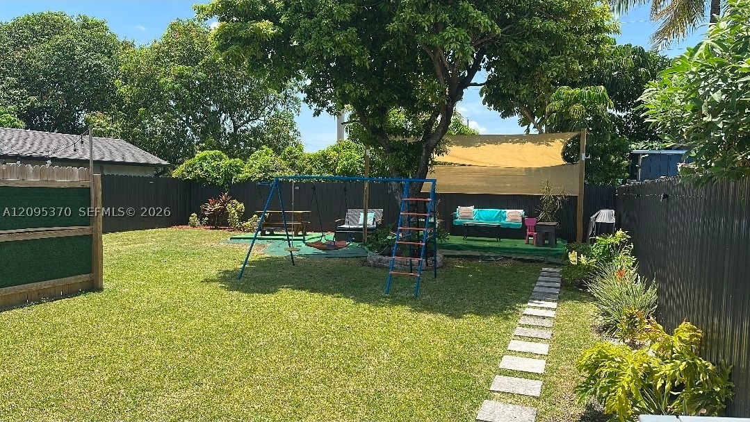 550 NW 43rd Pl, Miami FL 33126