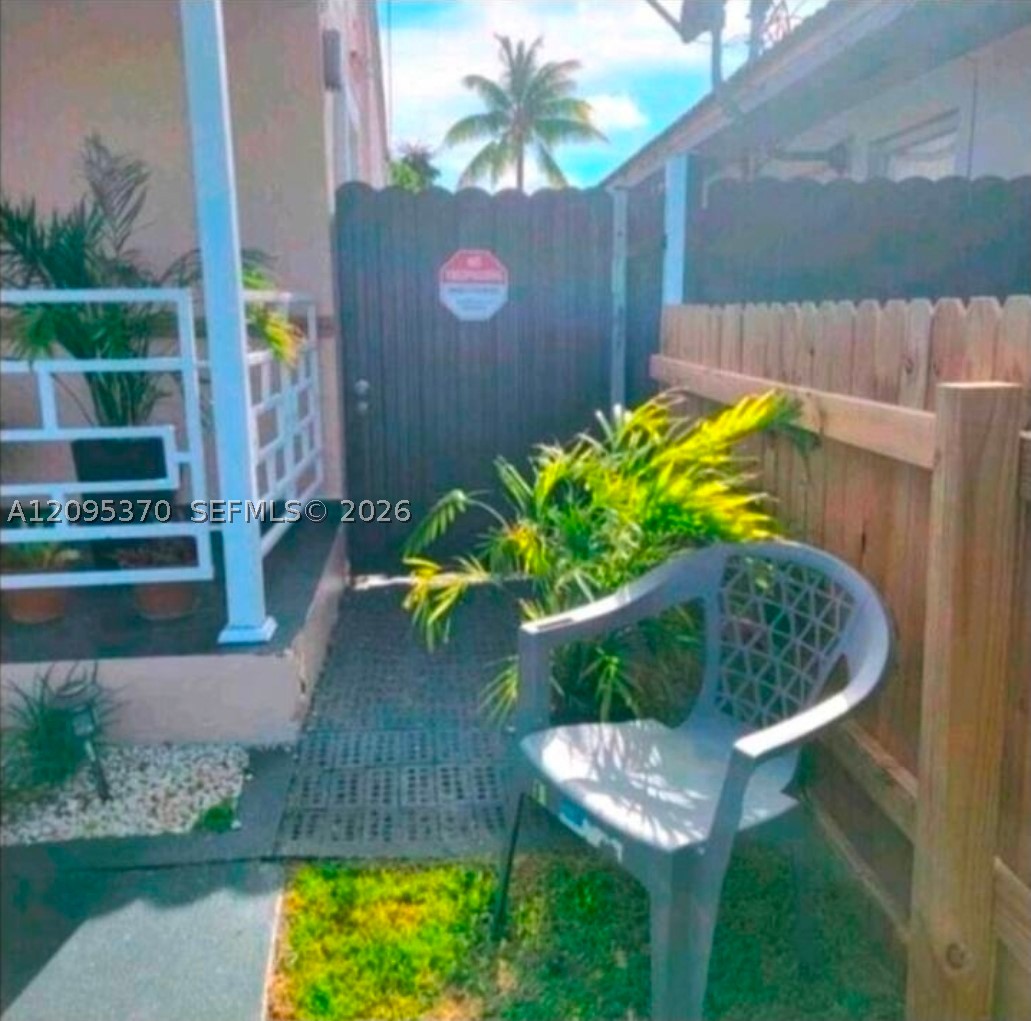 550 NW 43rd Pl, Miami FL 33126