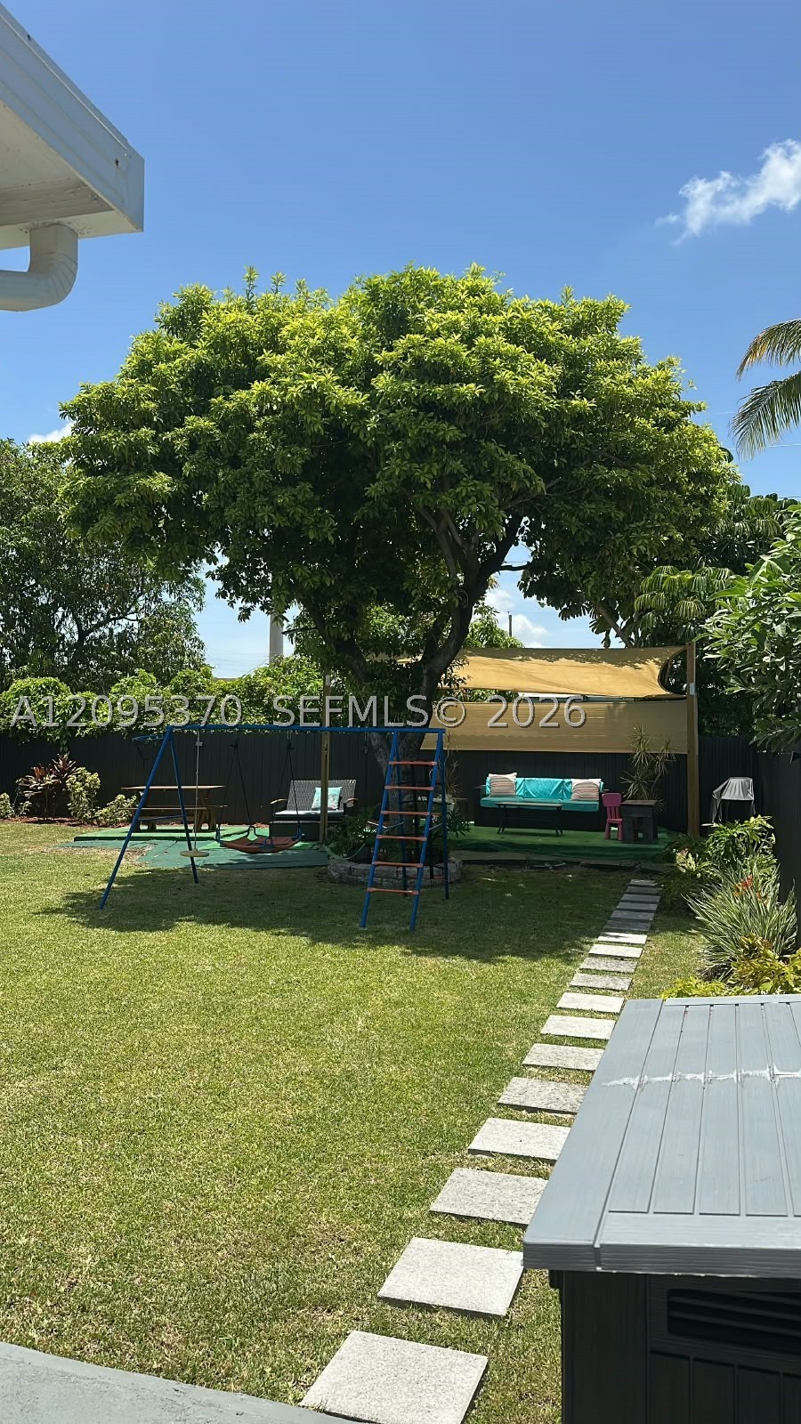 550 NW 43rd Pl, Miami FL 33126