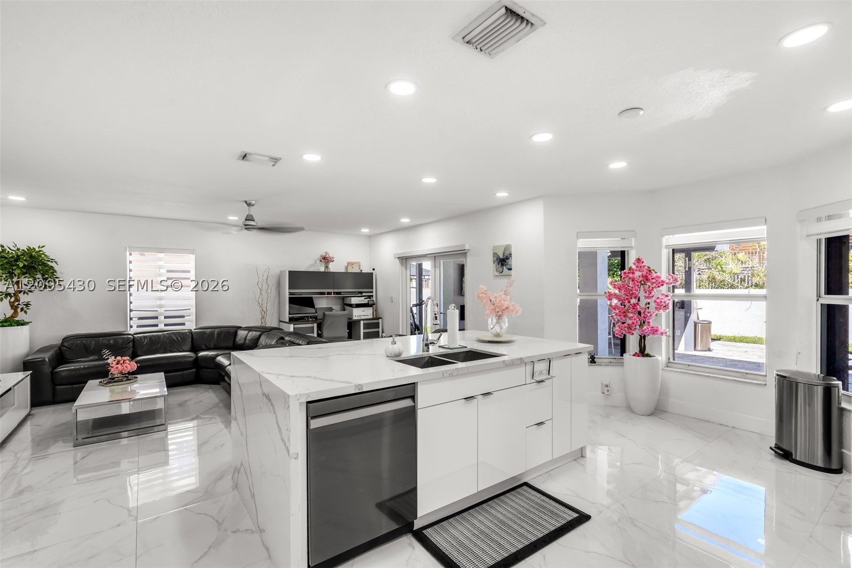 8441 NW 163rd Ter, Miami Lakes FL 33016
