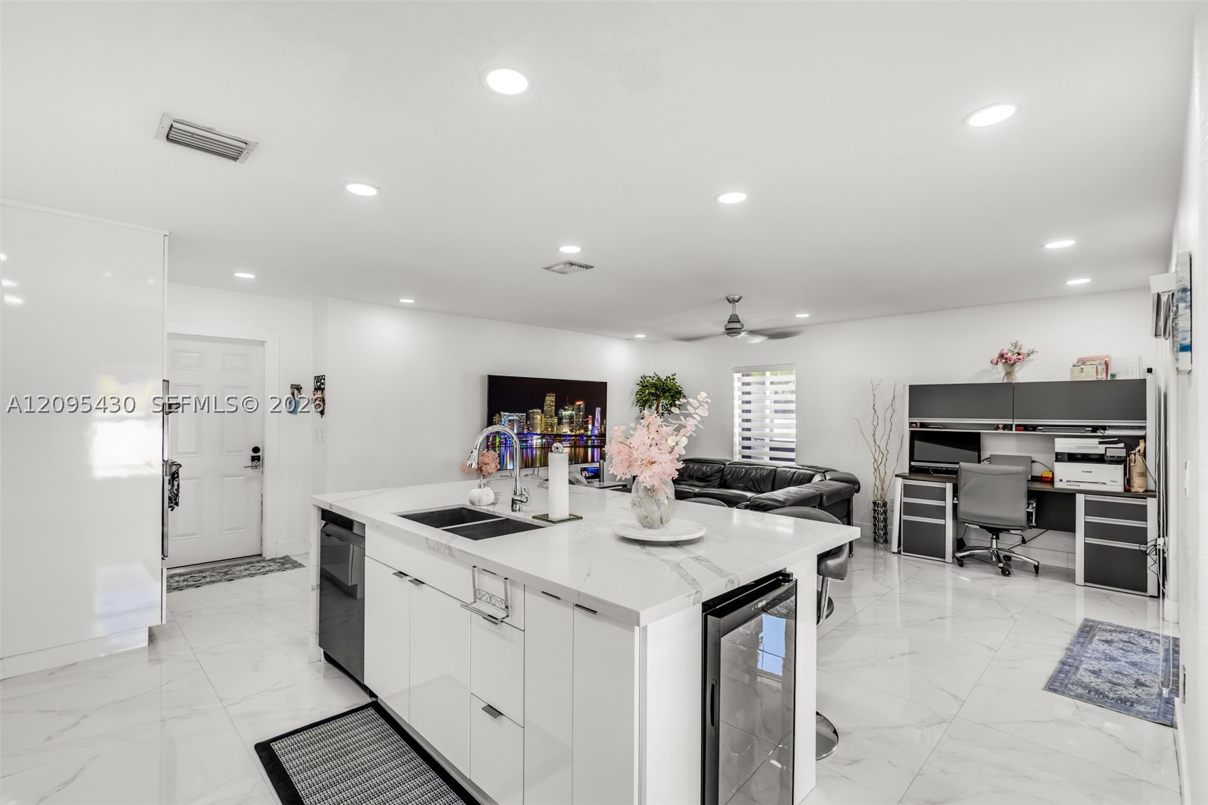 8441 NW 163rd Ter, Miami Lakes FL 33016
