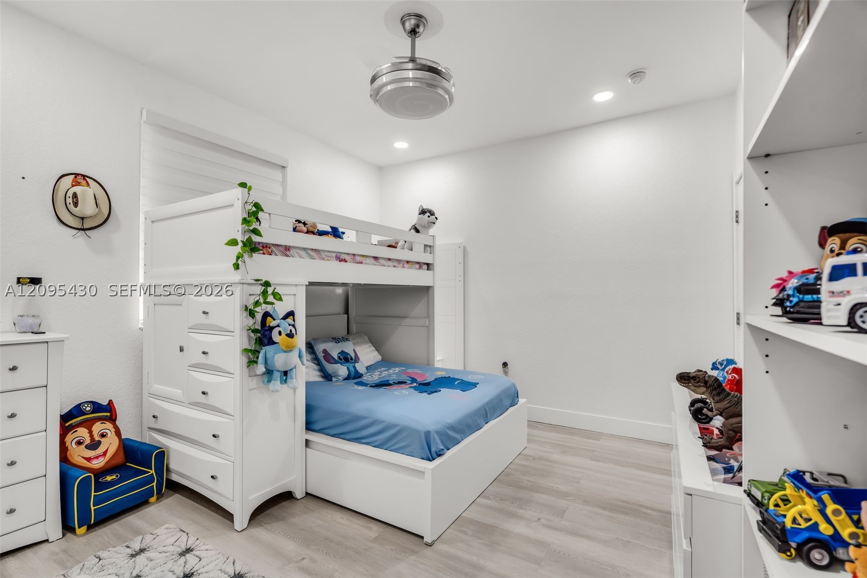 8441 NW 163rd Ter, Miami Lakes FL 33016
