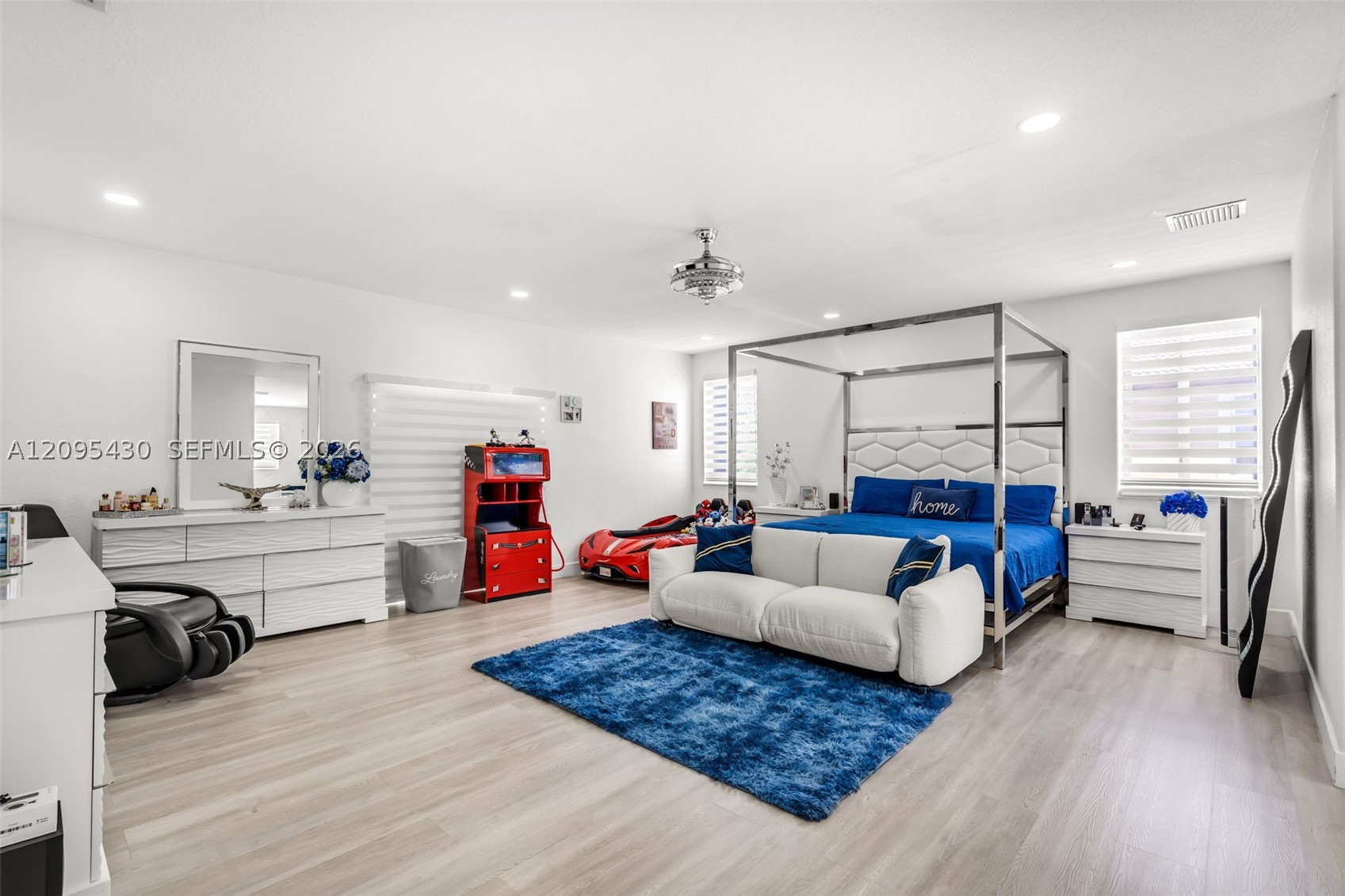 8441 NW 163rd Ter, Miami Lakes FL 33016