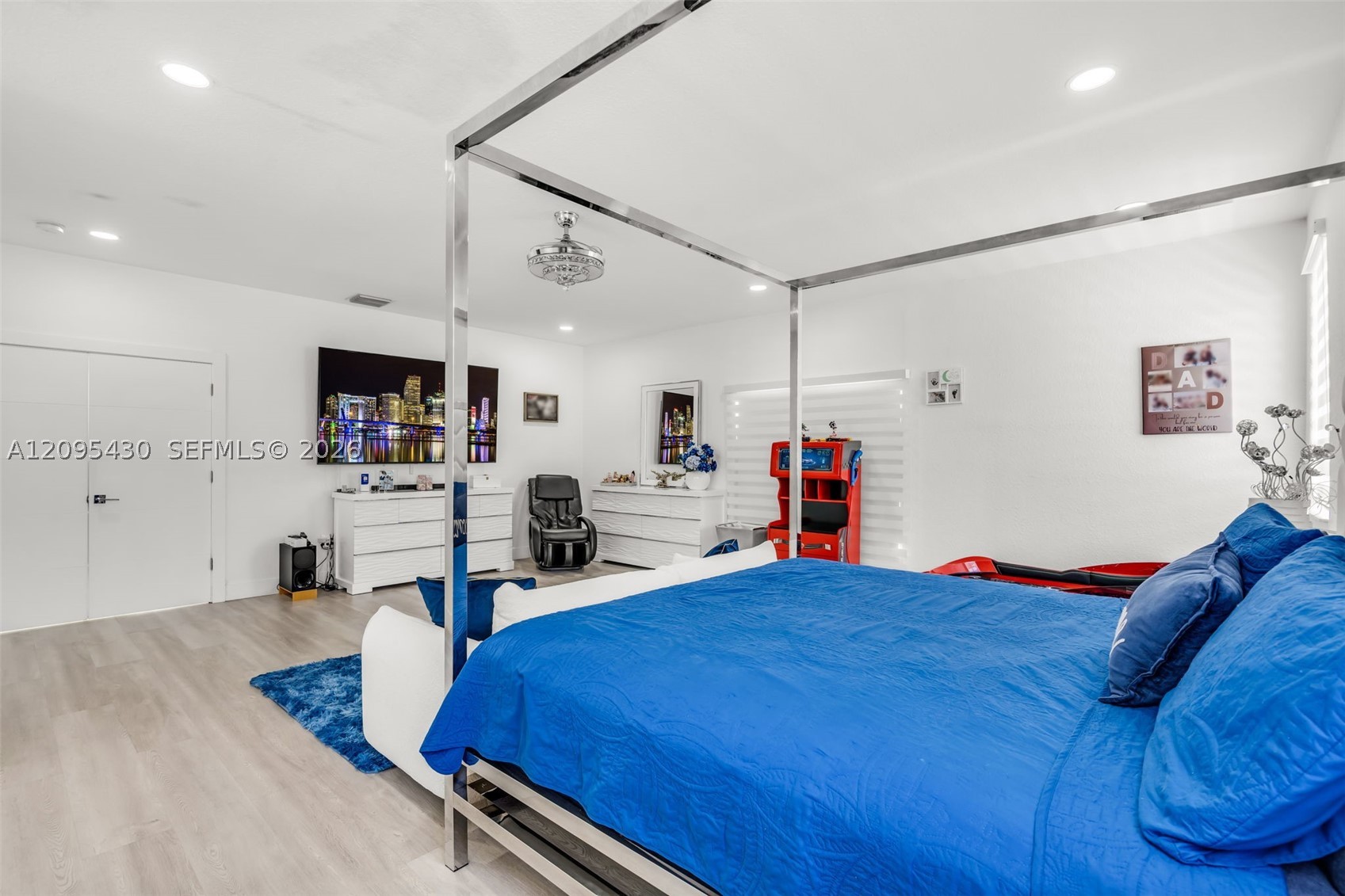8441 NW 163rd Ter, Miami Lakes FL 33016