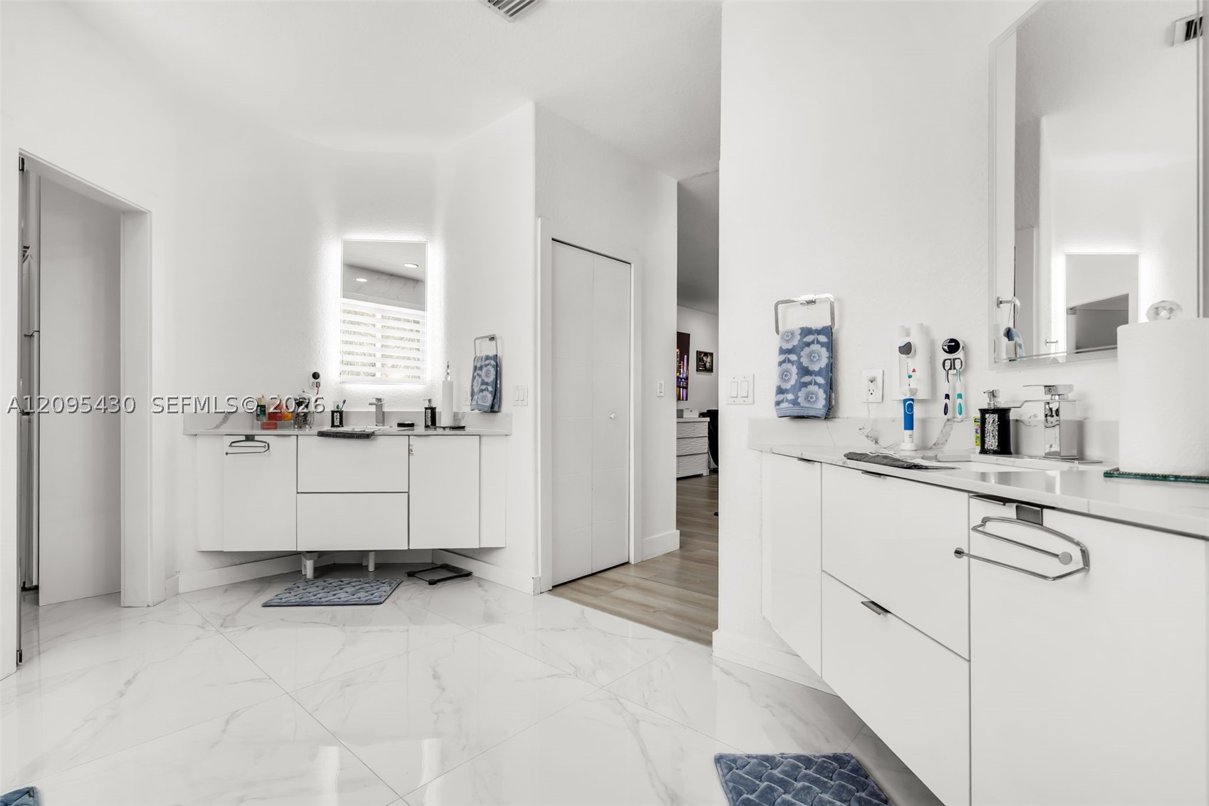 8441 NW 163rd Ter, Miami Lakes FL 33016