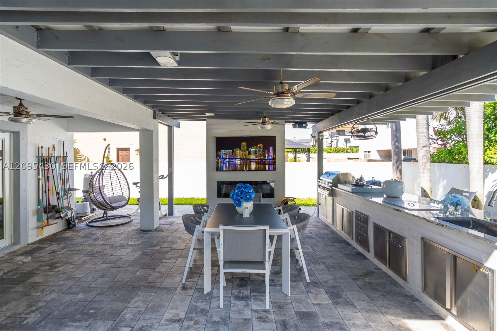 8441 NW 163rd Ter, Miami Lakes FL 33016