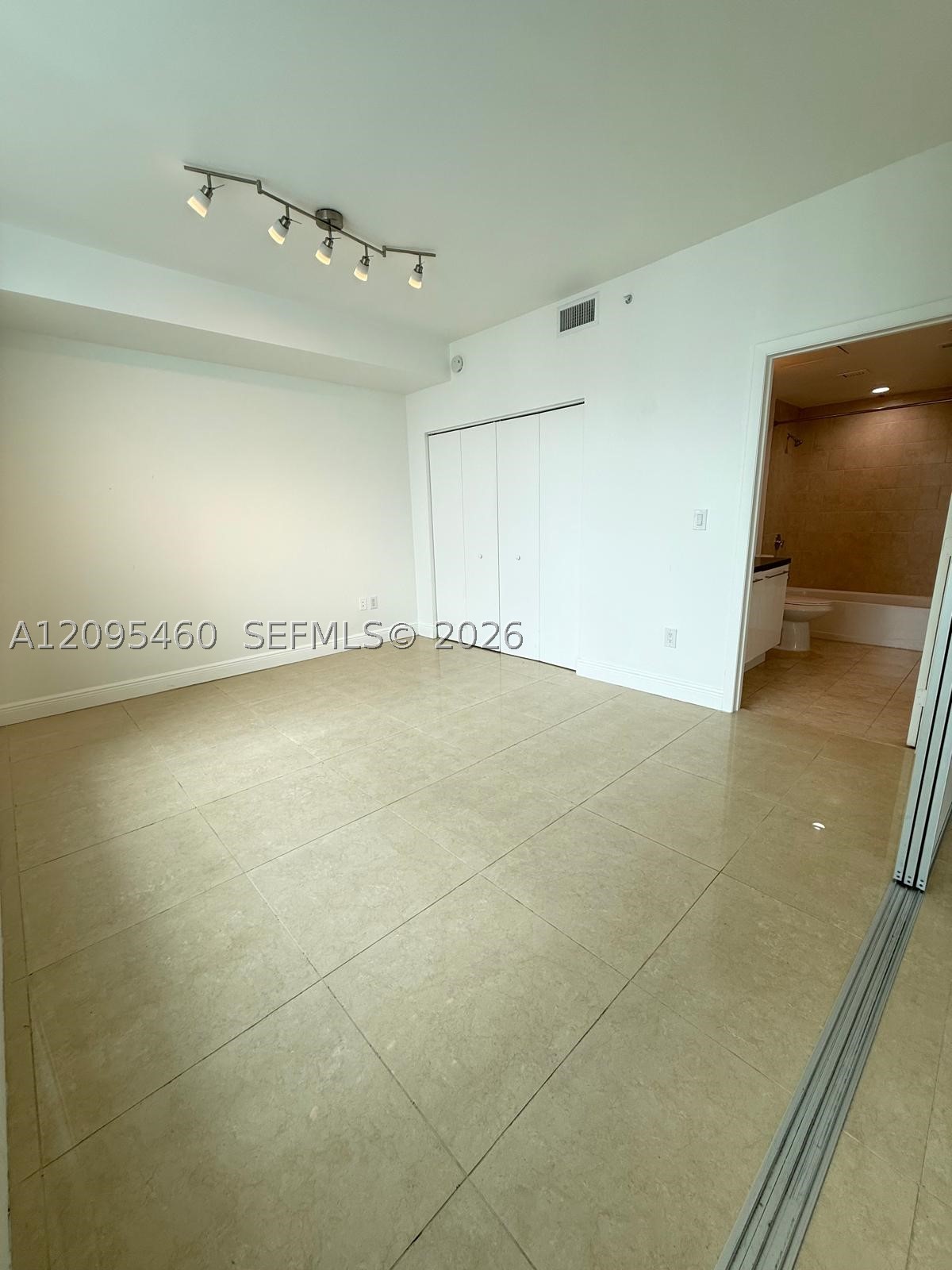 90 SW 3rd St #3510, Miami FL 33130