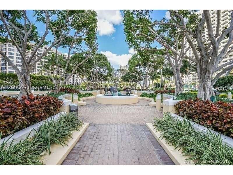 848 Brickell Key Dr #2401, Miami FL 33131