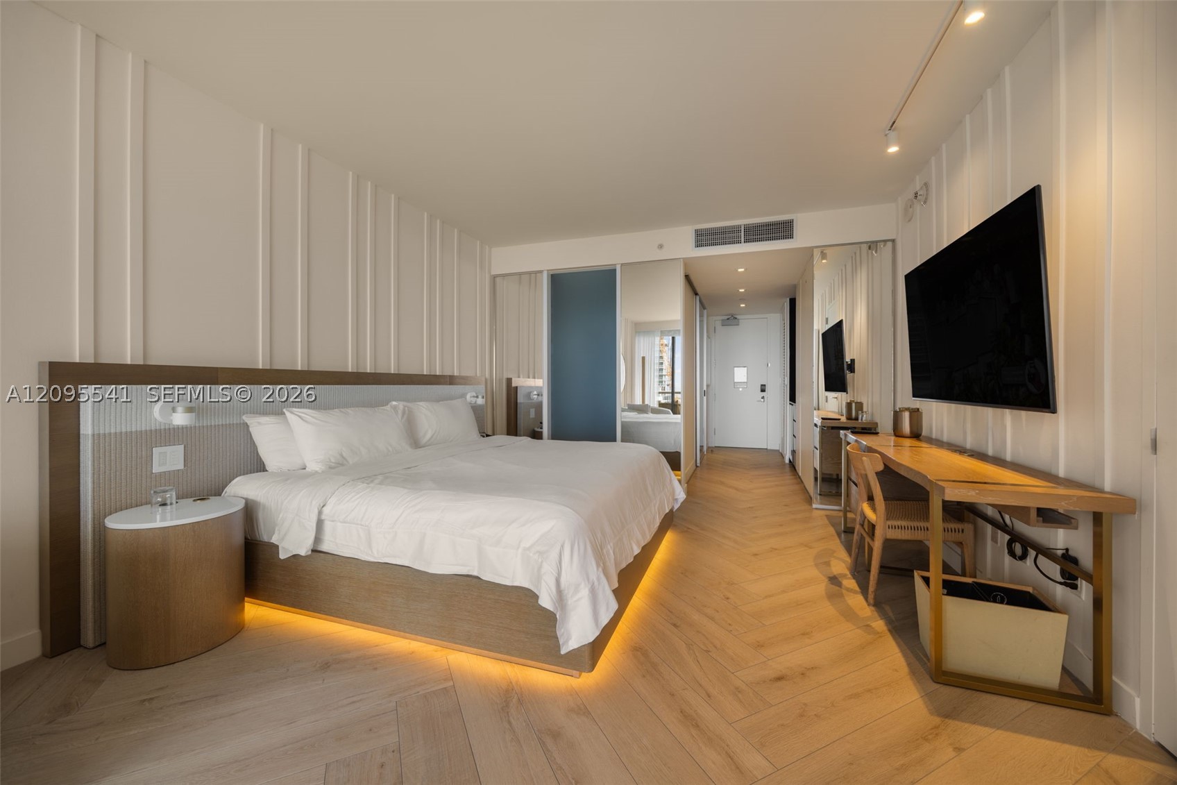2201 Collins Ave #1720, Miami Beach FL 33139