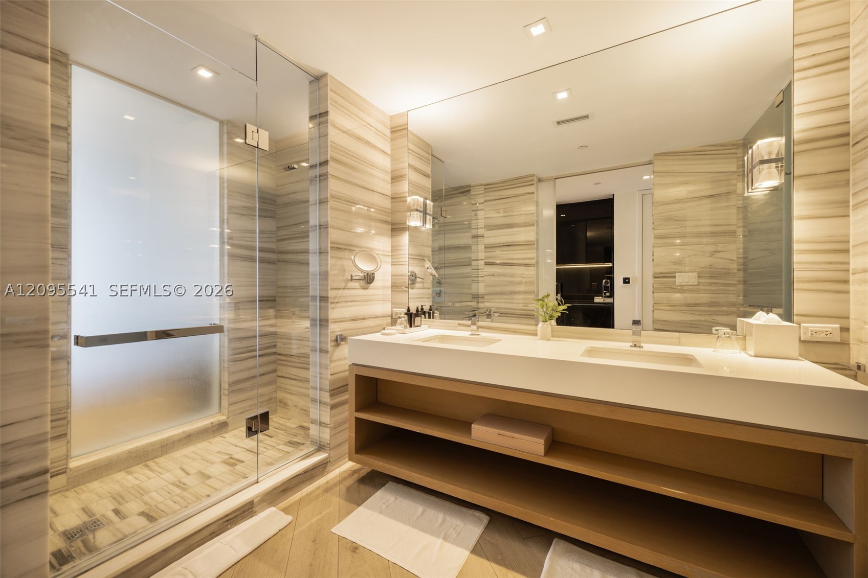2201 Collins Ave #1720, Miami Beach FL 33139