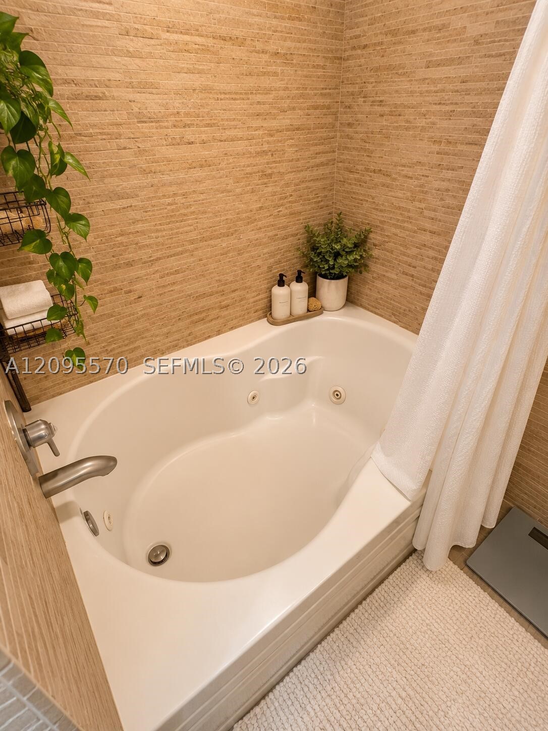 50 Biscayne Blvd #705, Miami FL 33132