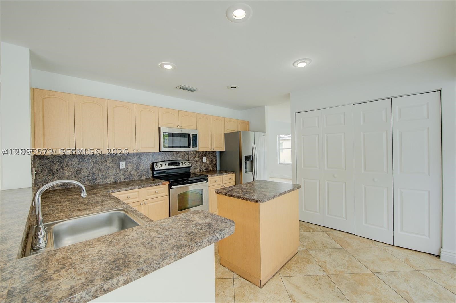 1127 SW 104th Way, Pembroke Pines FL 33025