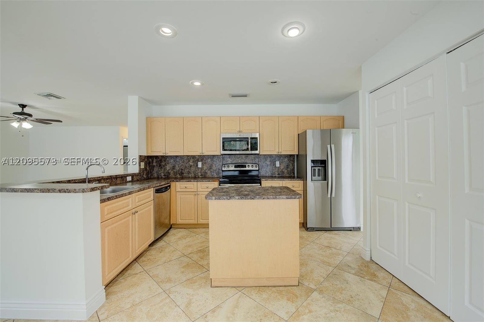 1127 SW 104th Way, Pembroke Pines FL 33025