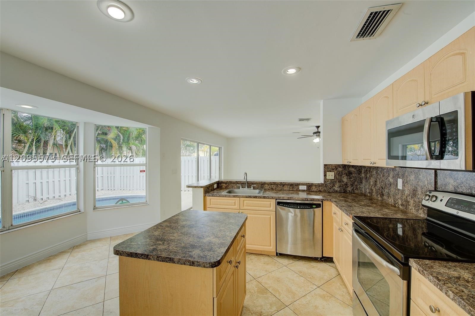 1127 SW 104th Way, Pembroke Pines FL 33025
