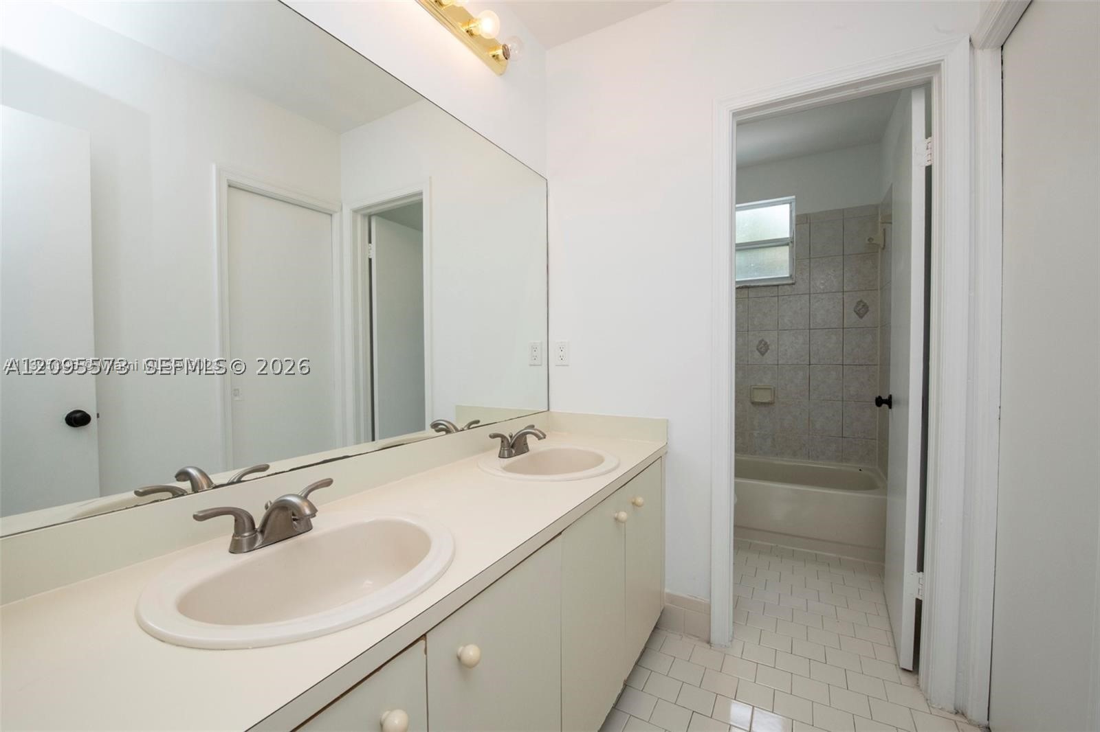 1127 SW 104th Way, Pembroke Pines FL 33025