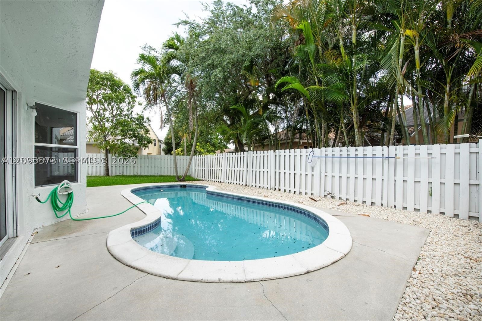 1127 SW 104th Way, Pembroke Pines FL 33025
