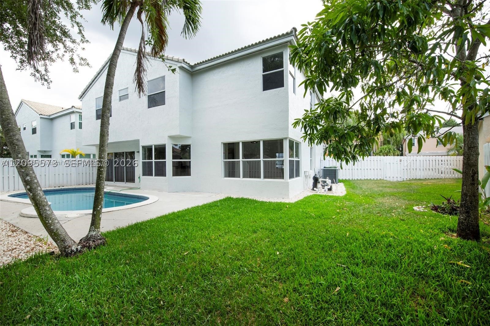 1127 SW 104th Way, Pembroke Pines FL 33025