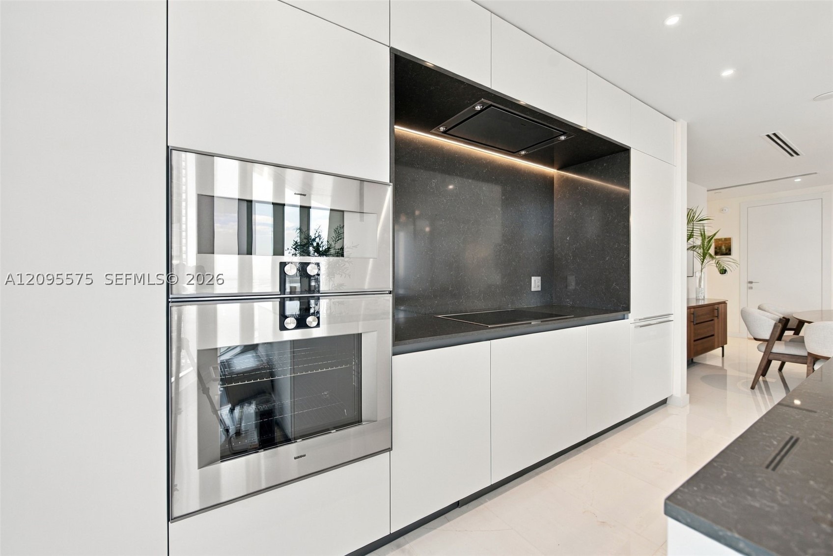 300 Biscayne Boulevard Way #4007W, Miami FL 33131