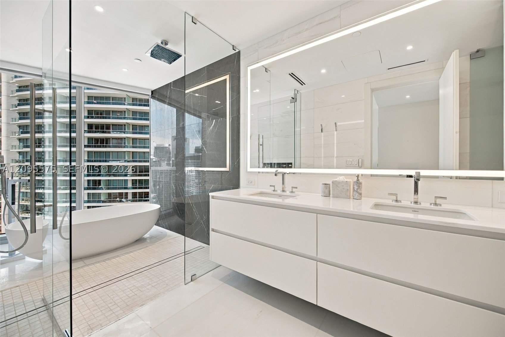 300 Biscayne Boulevard Way #4007W, Miami FL 33131