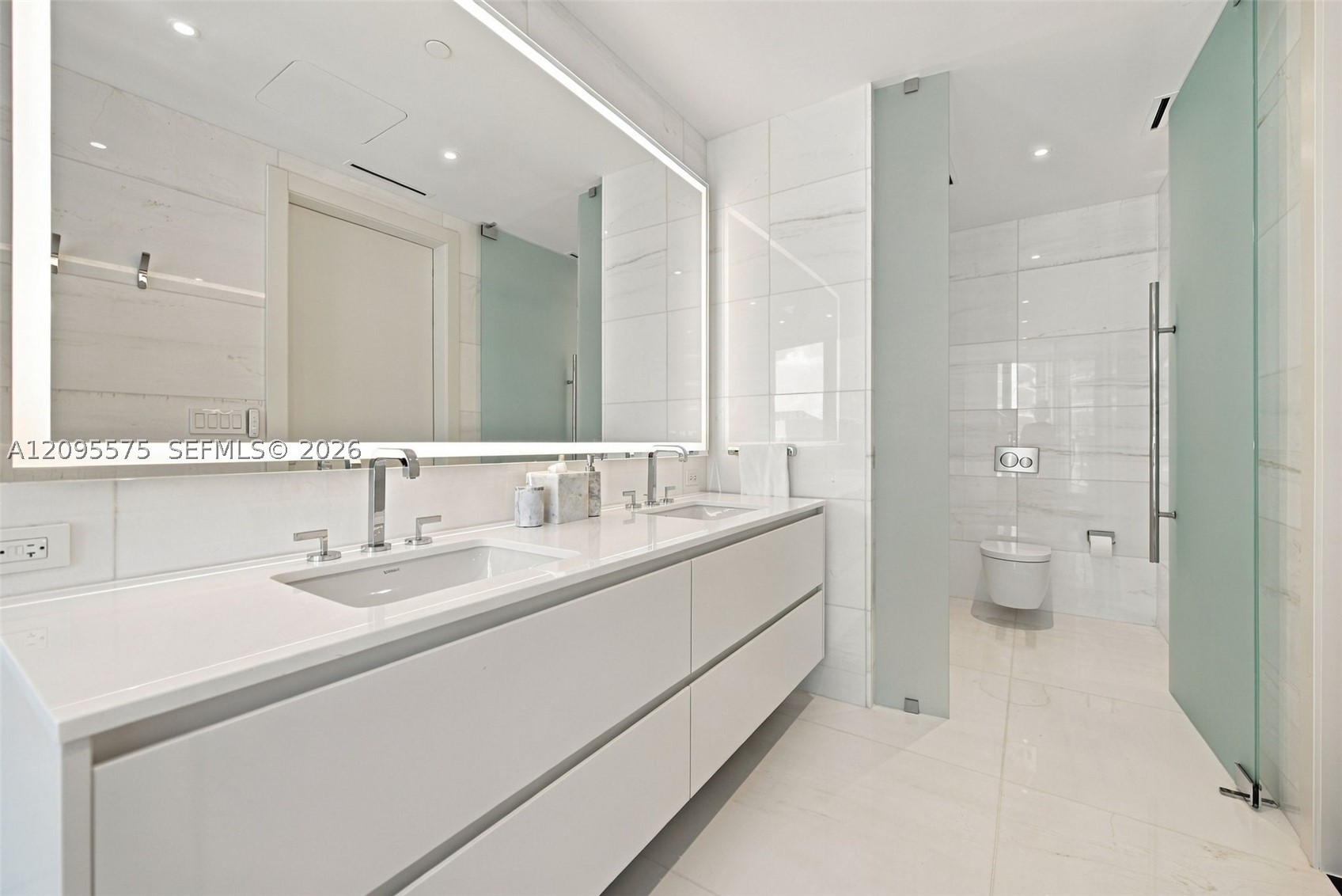 300 Biscayne Boulevard Way #4007W, Miami FL 33131