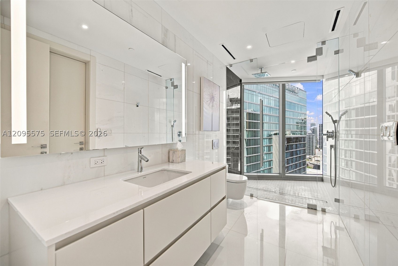 300 Biscayne Boulevard Way #4007W, Miami FL 33131