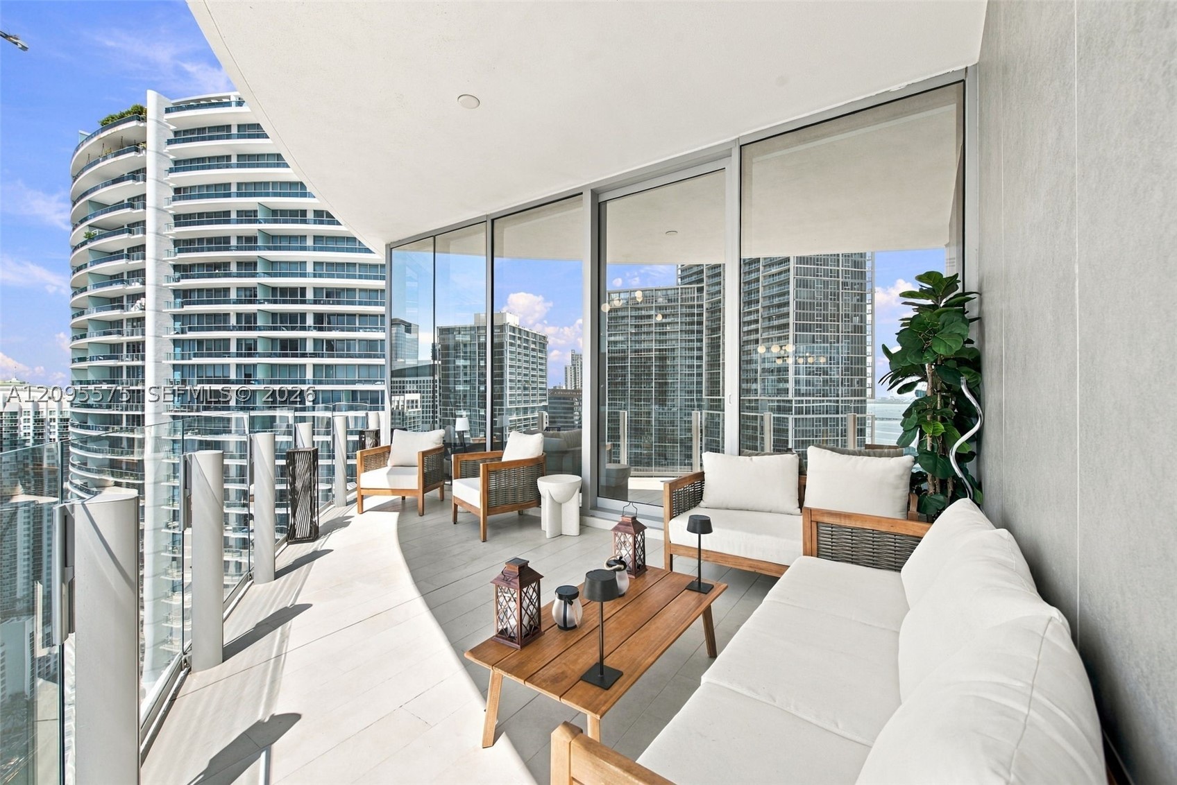 300 Biscayne Boulevard Way #4007W, Miami FL 33131